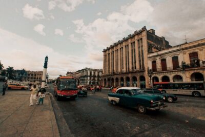 Partir à Cuba cet hiver 2026-2027 : ce que la crise énergétique change vraiment pour les voyageurs